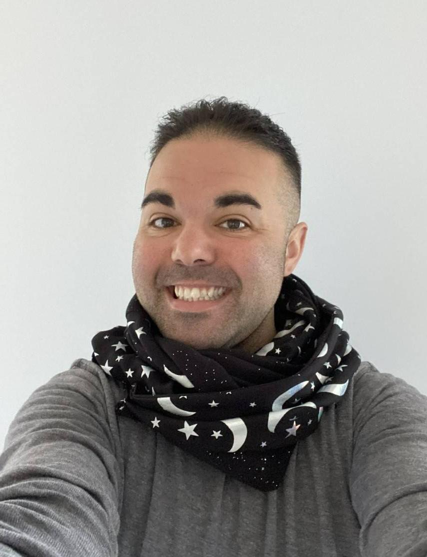 AJ Young wearing a scarf in a selfie